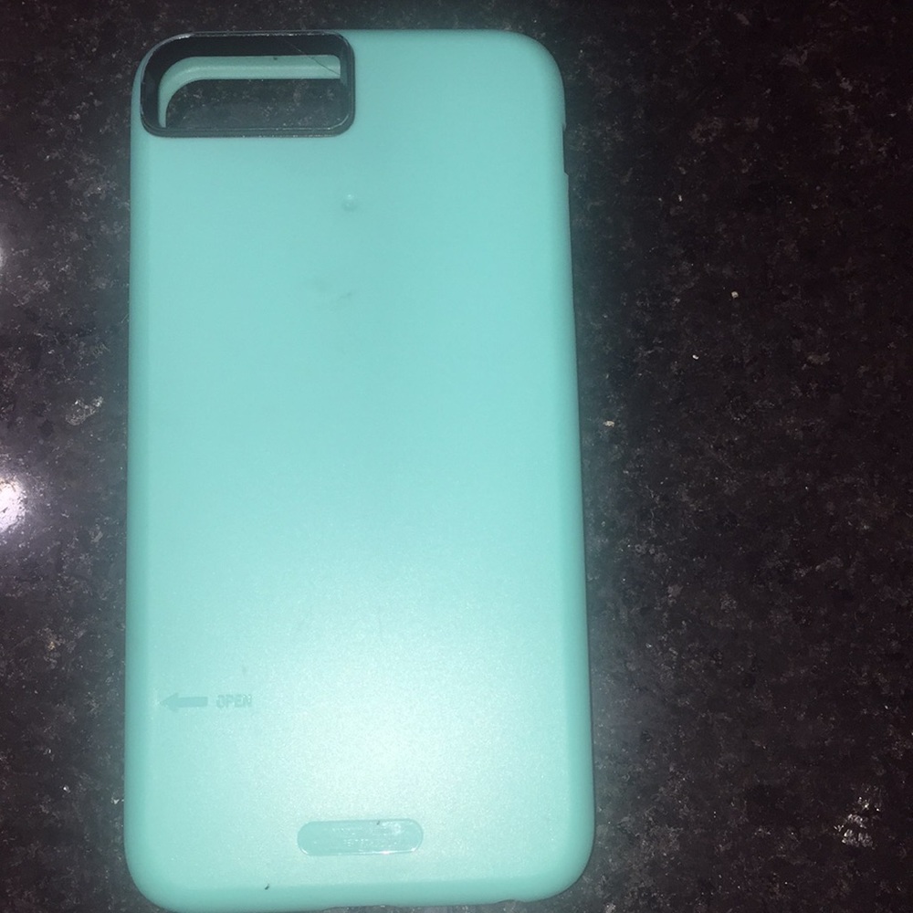 Selling iPhone 6 Plus case,condition used barely